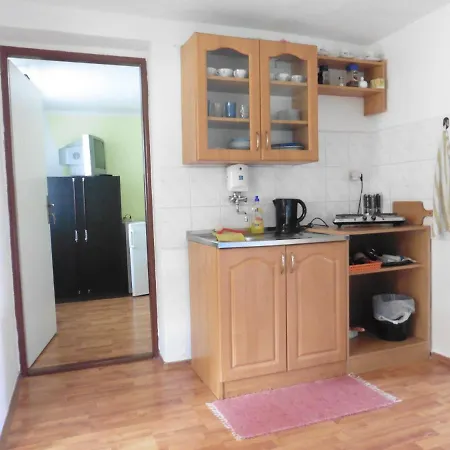 Domcek Pre Rodinku A Priatelov